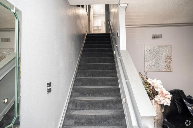 Building Photo - 1015-1011 11th St Rental