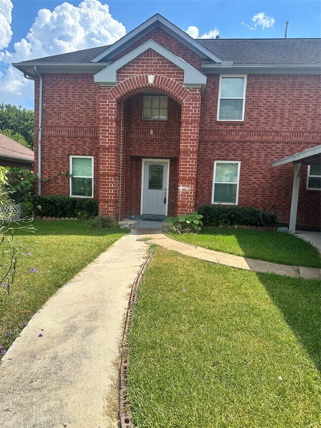 8340 Folkstone Ln