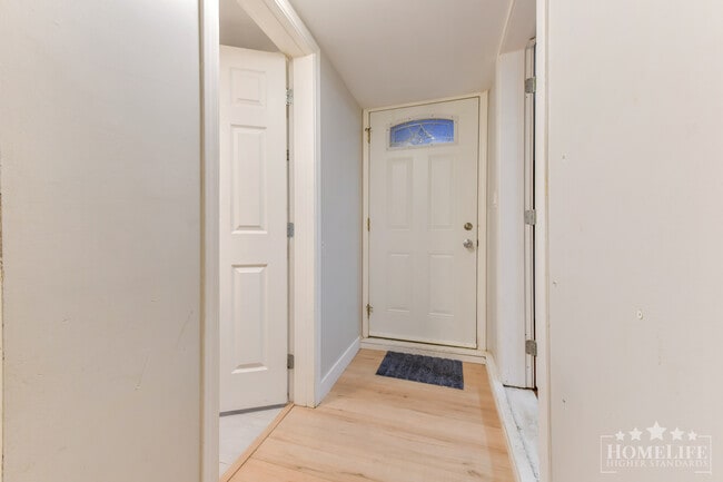 Photo - Spacious 2 Bedroom 1 Bathroom Basement Suite for Rent – North Delta Unité Basement