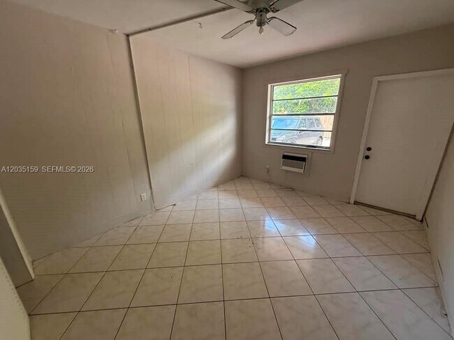 Photo - 2917 Plunkett St Unit 15C