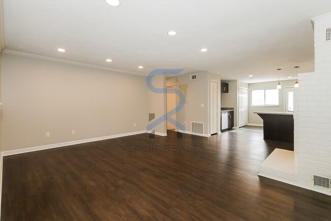 Photo - Move in before December 15th and choose your reward: a $250 Amazon Gift Card or a 55" Smart TV! Unidad 8