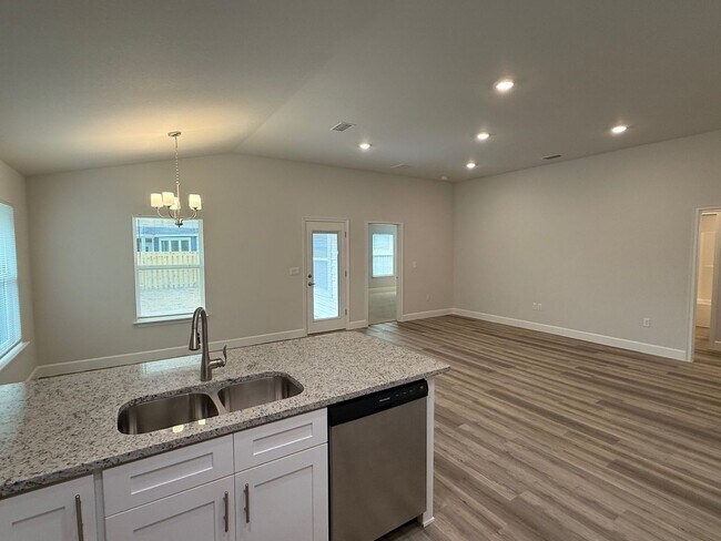 Photo - 3 Bedroom 2 Bath In Savannah Station