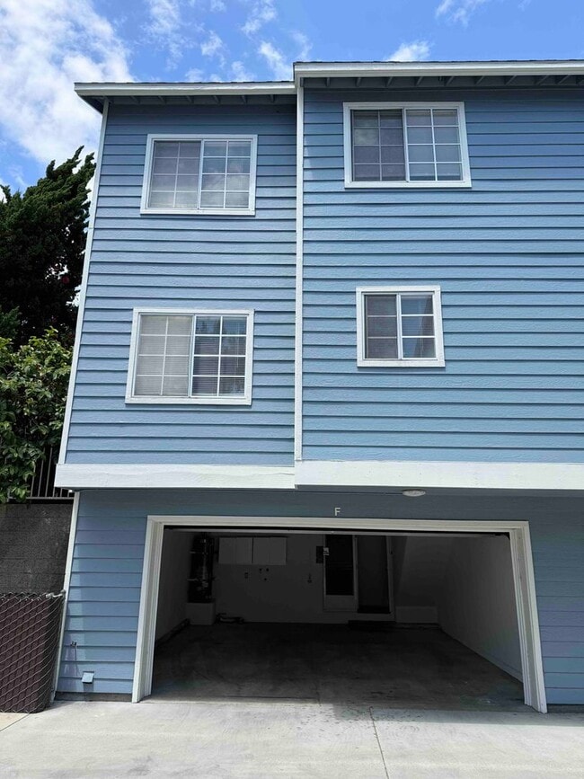 Photo - Gated Community - Updated Harbor City Townhome - 3 bed / 2.5 bath