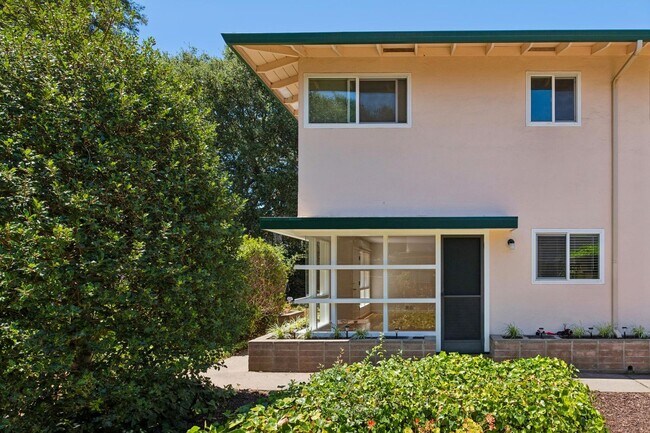 Photo - Light-Filled Garden-Level Apartment Near Downtown Menlo Park Unit Roble 815-1'