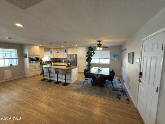 Photo - 2520 W Surrey Ave