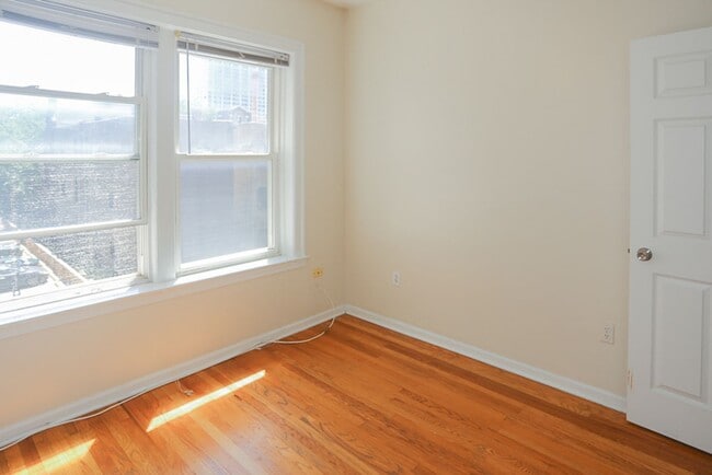 Photo - 3915 N Pine Grove Ave Unit 3W