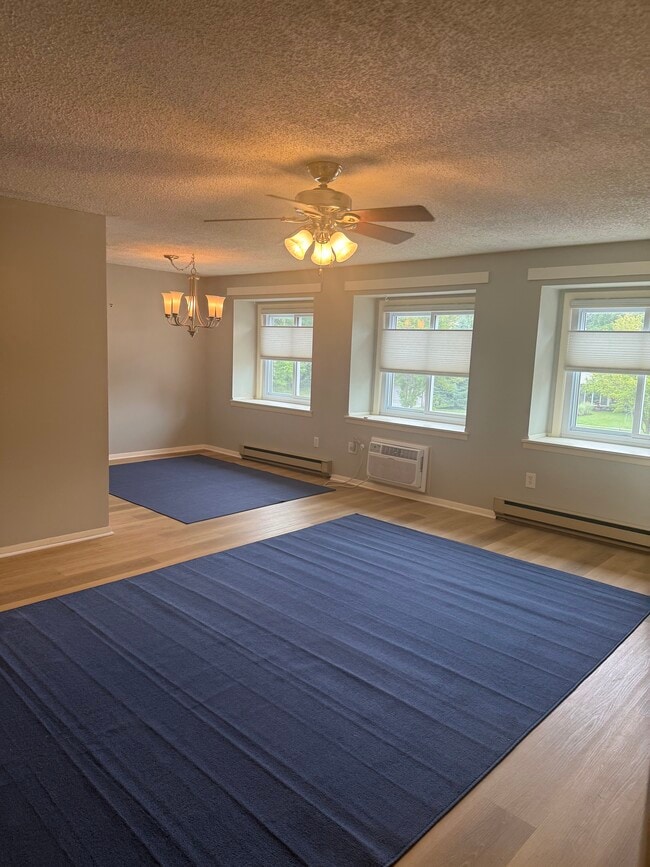 Building Photo - 100 Wellington Ct Unit A