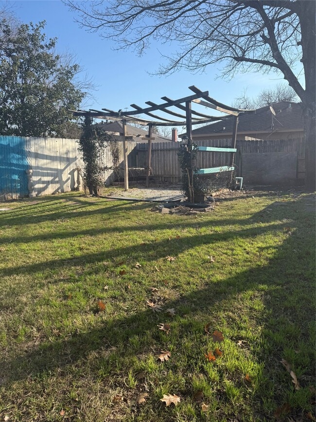 Building Photo - 11008 Misty Summit Dr