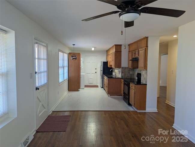 Photo - 20114 Washam St