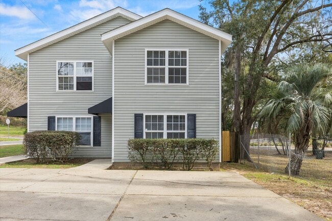 Building Photo - 735 Putnam Dr Unit 2