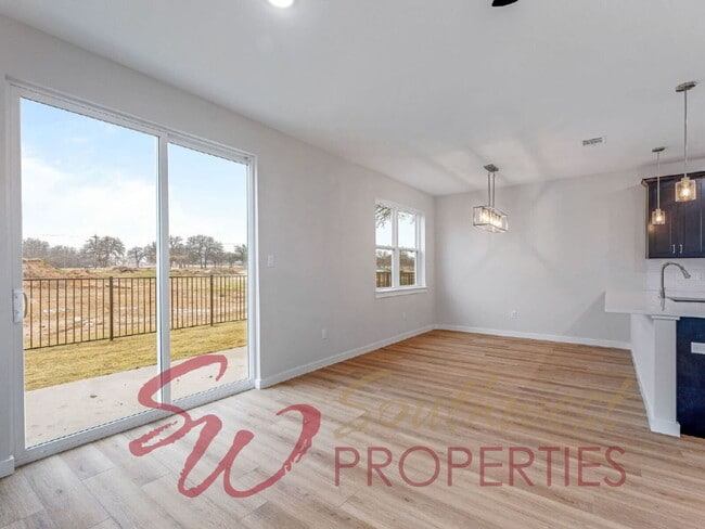 Photo - Gorgeous 3 bedroom townhome with a quick, easy walk to TSU campus!