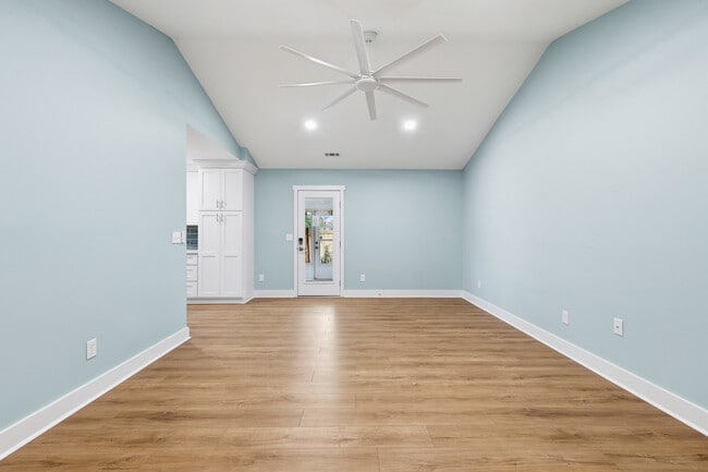 Photo - 303 Hixon Pl