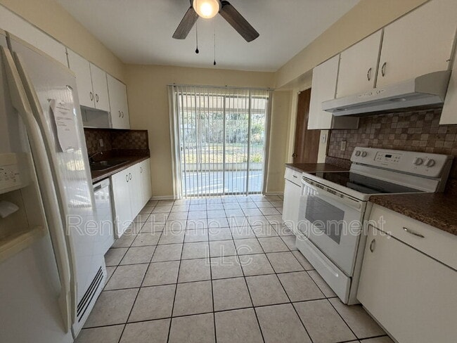 Photo - 811 Tangerine St