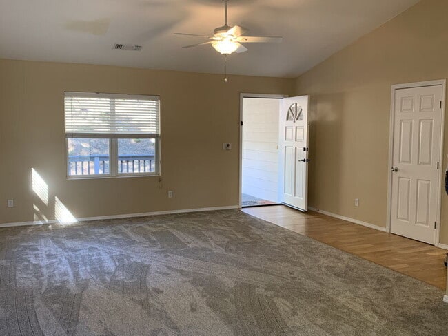 Photo - Spacious 2-bedroom home near Lyons Park; r...