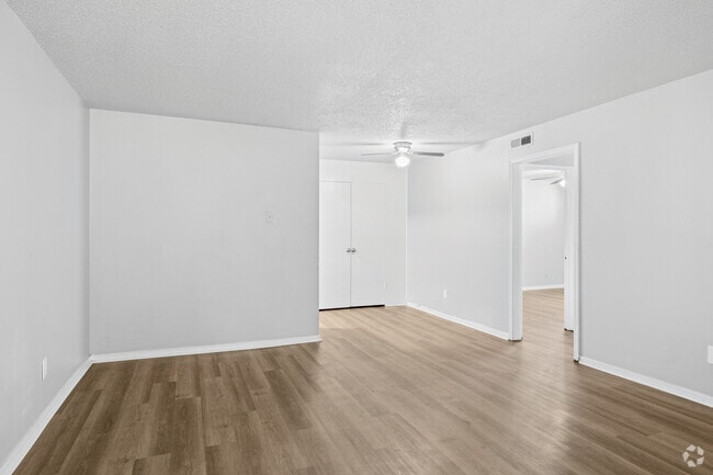 2BR, 1BA - 852SF Premium - Living Room