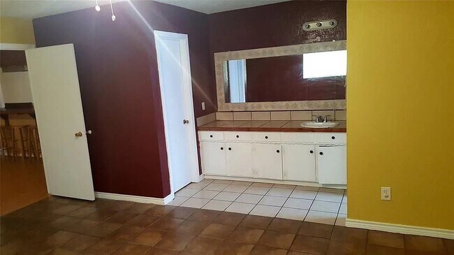 2725 Coy Dr