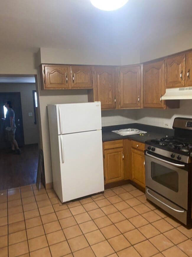 Kitchen - 3450 W Le Moyne St Unit 3450 Lemoyne 1st floor