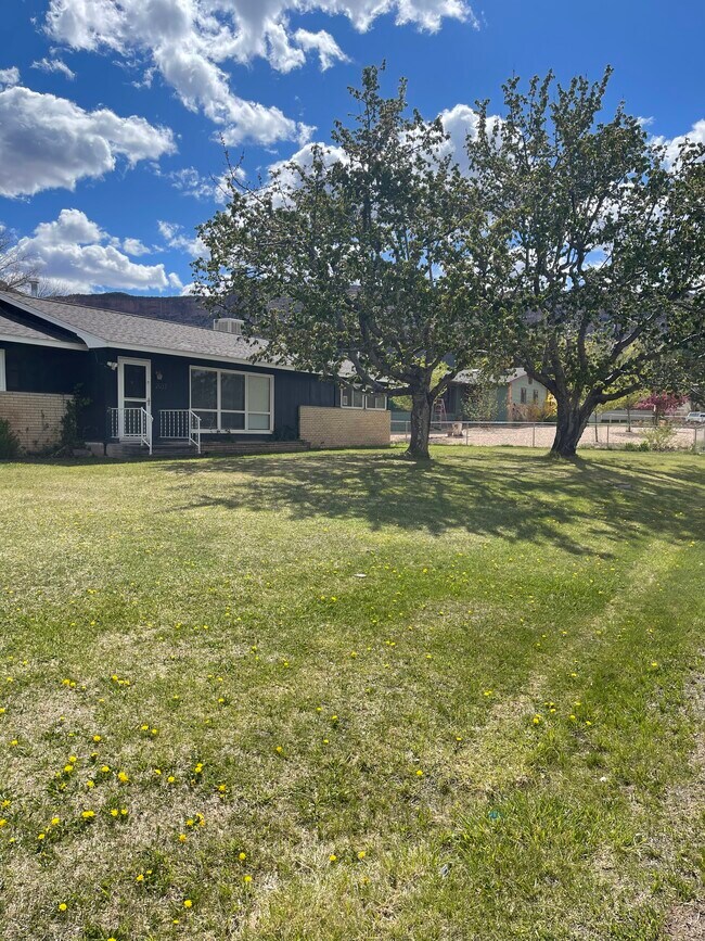 Photo - 2037 S Broadway