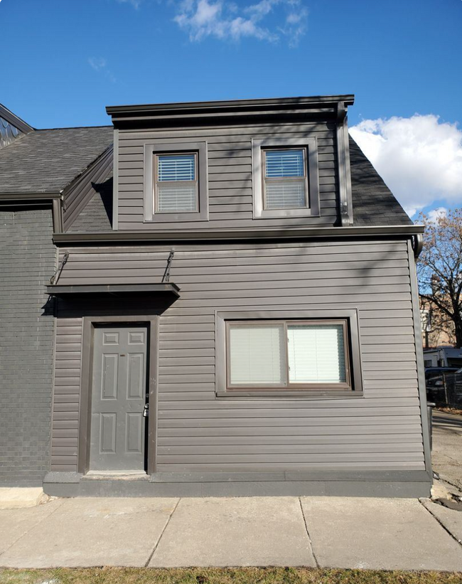 Building Photo - 2657 W Luther St Unit 1R