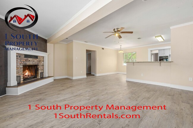 Photo - 3875 Hawthorne Dr
