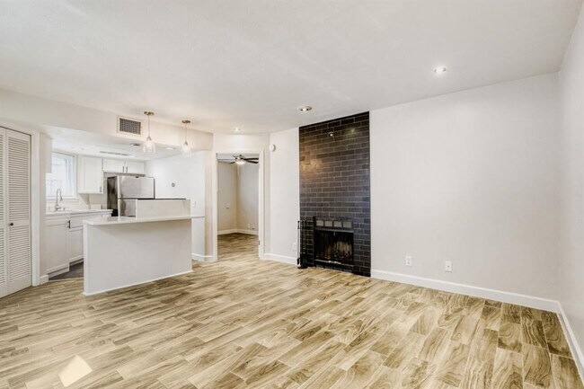 Photo - 1500 Woodlawn Blvd Unit 105