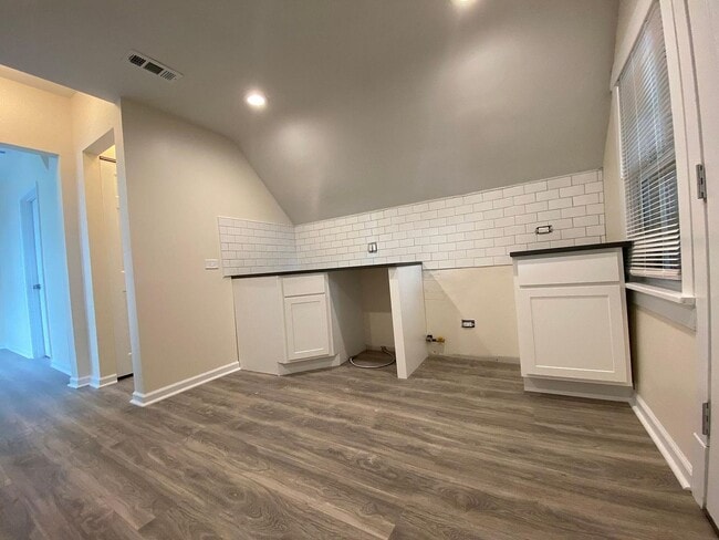 Photo - 3657 W Oakdale Ave Unit 3