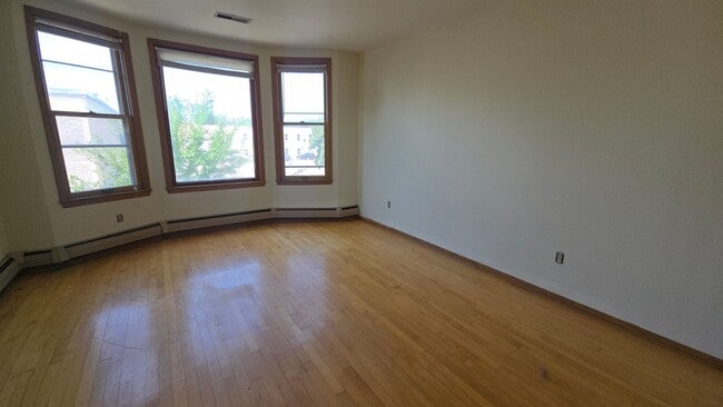 Building Photo - 54th Unit 1748 Rental