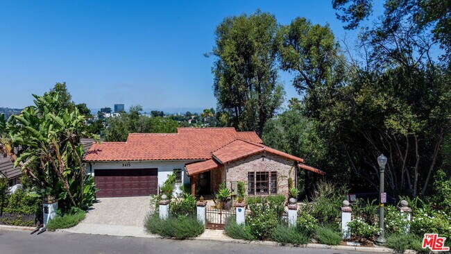 Building Photo - 3475 N Knoll Dr