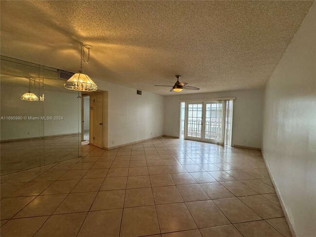 Photo - 7554 Stirling Rd Condominio Unidad 203