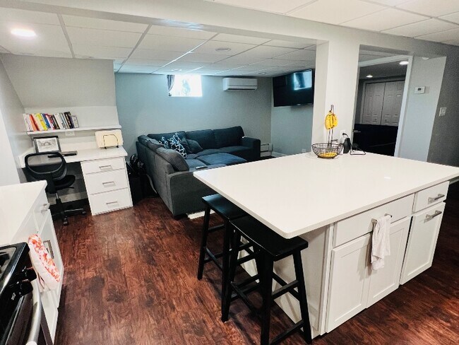 Building Photo - 7441 West Isham Ave