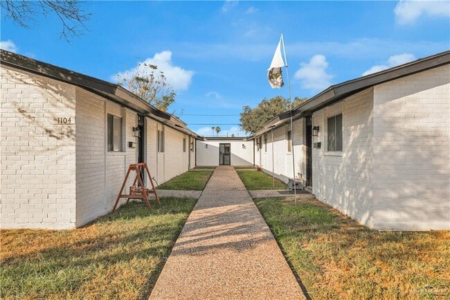 Photo - 25 Fern Ave W