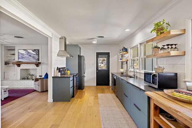 Photo - 1802 Hutto Rd