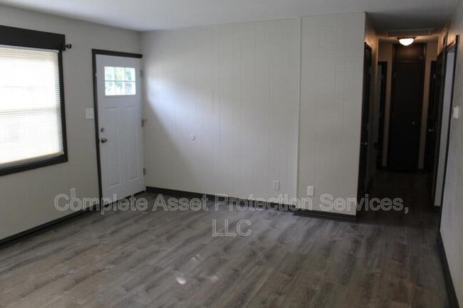 Photo - 7752 Catalpa Ave