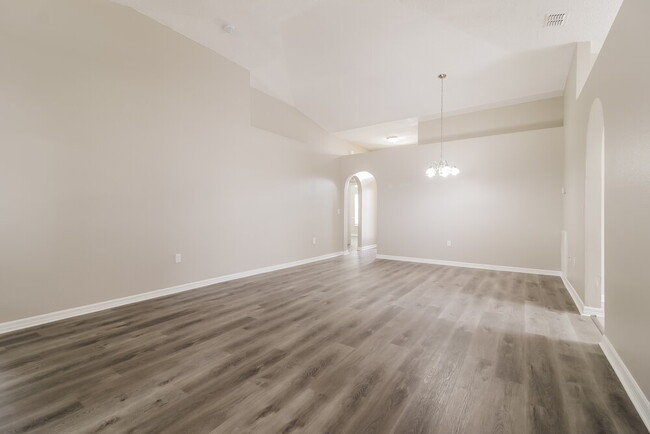 Photo - 2303 Tealwood Circle