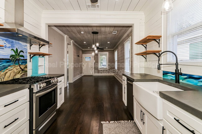 Photo - 4715 Avenue P 1/2