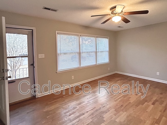 Photo - 408 Lynette Dr