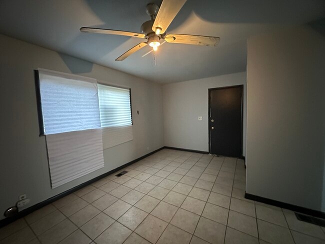 Photo - 802 Knollcrest Dr