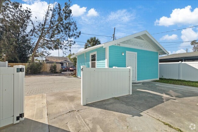 Building Photo - Charming Detached One-Bedroom with Modern ... Rental