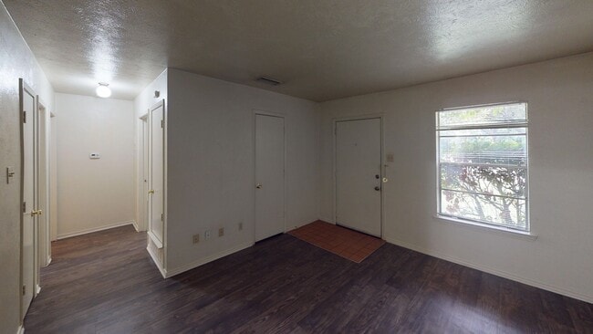 1518/1520 N. Carroll Blvd