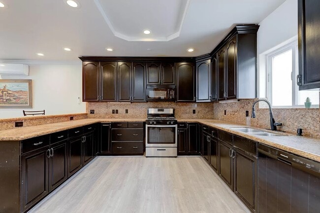 Photo - 1903 Voorhees Ave