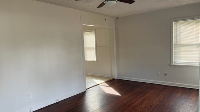 Photo - 210 W Kittyhawk Dr