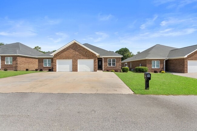 Photo - 102 Ledbury Cove