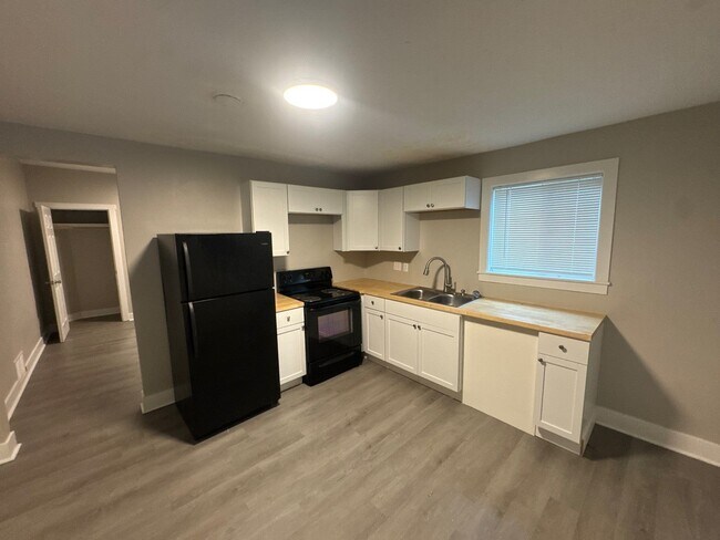 Photo - 1926 E Adams St