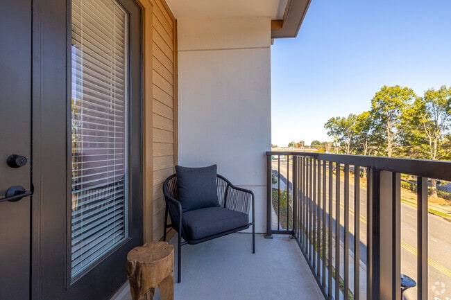 2BR, 2BA - 1,110SF - Balcony