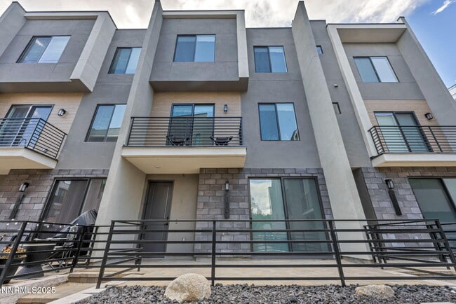 150 Rissone Ln