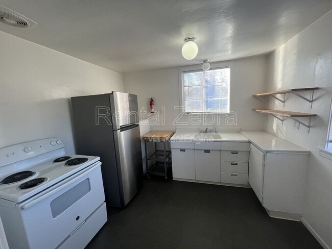 Building Photo - 2128 K St