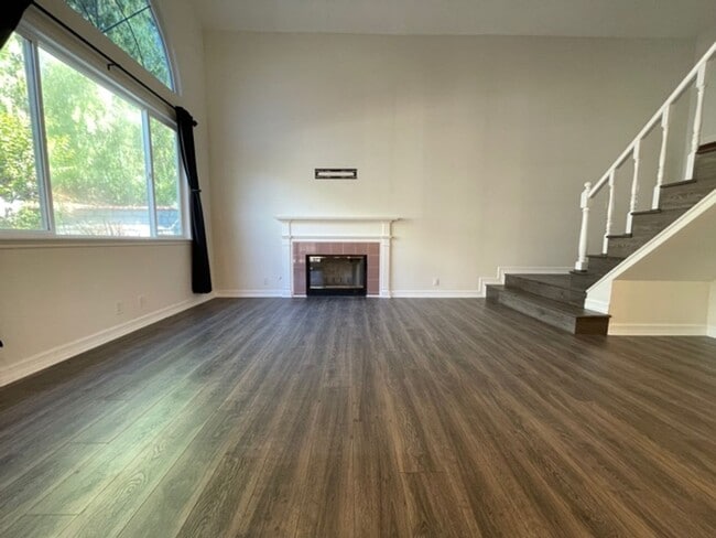 Photo - BEAUTIFUL 4 BEDROOM + 3 BATHROOM HOUSE IN SANTA CLARITA AVAILABLE NOW!