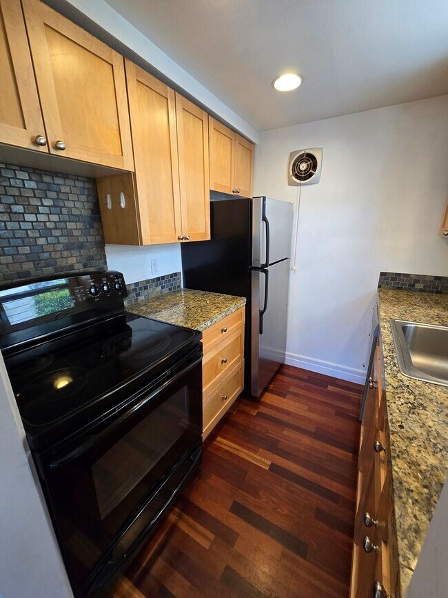 Photo - 522 HS LEWIS Unit 522