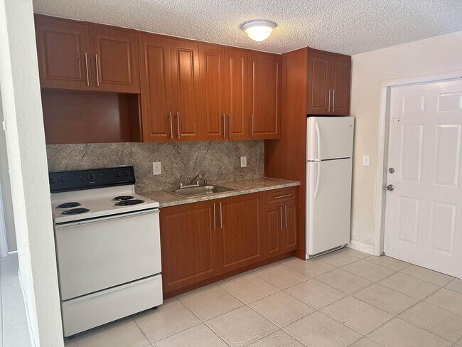 Photo - 422 Caroline Ave