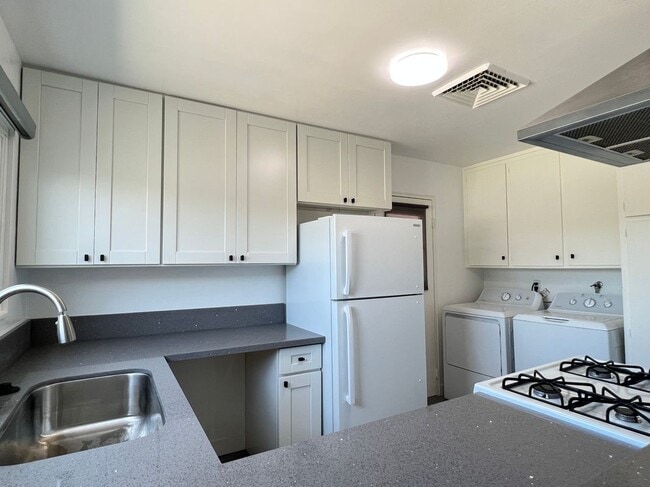 Photo - 1728 Larchwood Ave